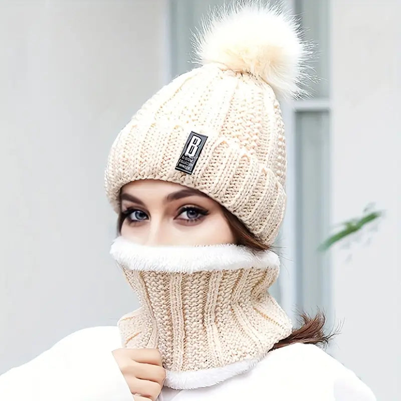 Bonnet en tricot avec pompon