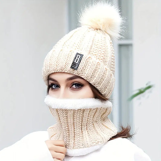 Bonnet en tricot avec pompon