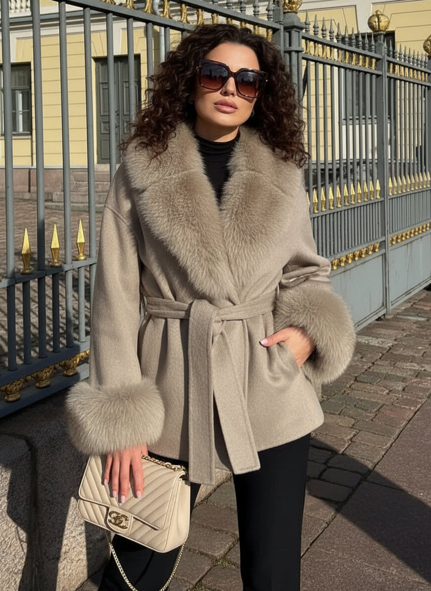 Manteau court femme en laine et fourrure