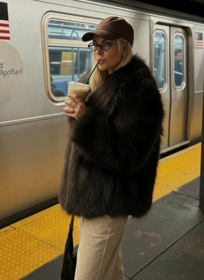 Manteau court fausse fourrure